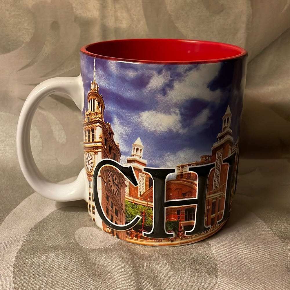 Large Chicago mug. Chicago letters are raised.